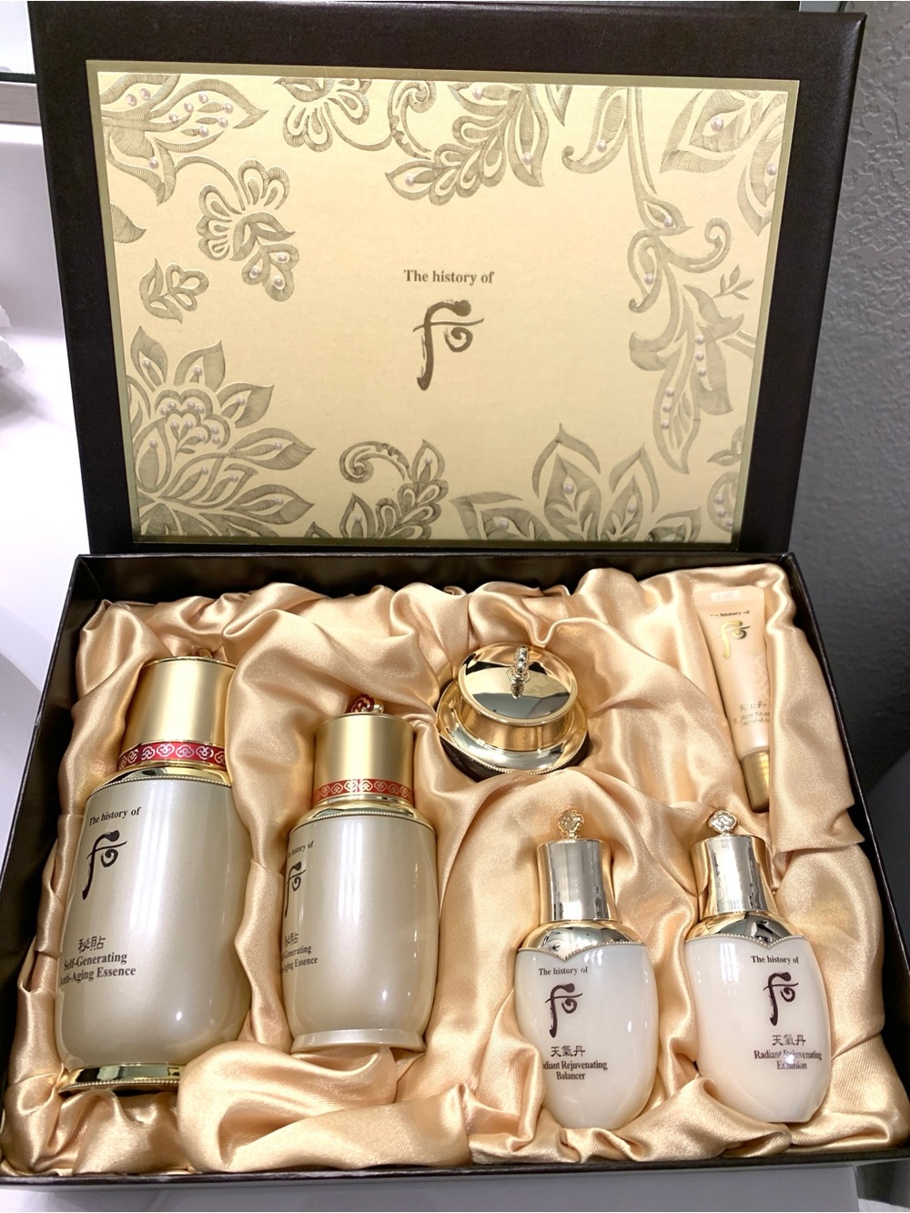 The History of Whoo Radiant Rejuvenating Moisturizer Set — Gold/Cream